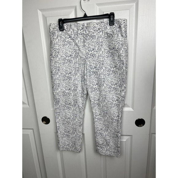 Adrienne Vittadini Floral Navy White Cropped White & Off Navy Pants Size 10 - Picture 2 of 7